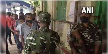 Read more about - দেশের নজর ভবানীপুরে, ভোটারদের প্রভাবিত করার অভিযোগ, ফিরহাদ-সুব্রতকে নজরবন্দির দাবি