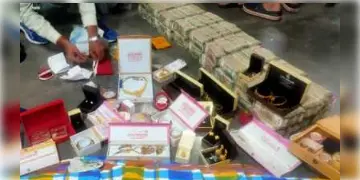 Read more about - শিবপুর-কাণ্ডে টাকা উদ্ধারের পরিমাণ বেড়ে ২০০ কোটি! তদন্তে নামছে এবার ইডিও