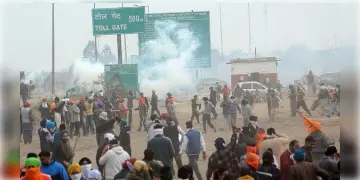 Read more about - Farmers Protest | নির্দিষ্ট কিছু এলাকায় প্রতিবাদ দেখাতে পারবেন কৃষকরা! নির্দেশ রাজ্যের হাইকোর্টের!