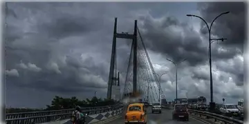 Read more about - WB Weather | সপ্তাহ শেষে বৃষ্টির পূর্ভাবাস! আজ বর্ষণে ভিজতে পারে কলকাতা সহ দক্ষিণবঙ্গের ৮ জেলা