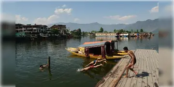 Read more about - Kashmir Heatwave | হিটওয়েভের শিকার কাশ্মীর! কলকাতার থেকেও বেশি উষ্ণ শ্রীনগর! দেদার বিকোচ্ছে এসি-কুলার!