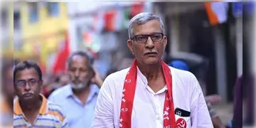 Read more about - Tanmay Bhattacharya । সিপিএম নেতা তন্ময় ভট্টাচার্য'কে ক্লিনচিট দিলো দল, তোলা হলো সাসপেনশনও