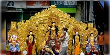 Read more about - Bangladesh Durga Puja | দুর্গাপুজোয় শান্তি রক্ষায় তৎপর বাংলাদেশ পুলিশ