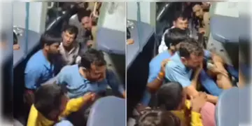 Read more about - Indian Railway | ট্রেনে পরিবেশন করা খাবারের মান নিয়ে অভিযোগ, যাত্রীকে মারধর করলেন প্যান্ট্রি বয়রা!