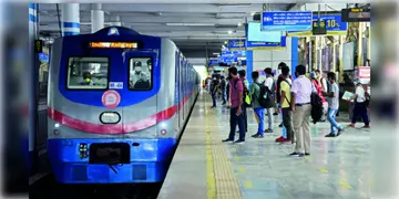 Read more about - Kolkata Metro | আর ৫টাকা নয়, মেট্রোতে উঠলেই নূন্যতম ভাড়া পড়বে ১৫টাকা! কোন রুটে, কবে থেকে লাগু হবে নিয়ম?