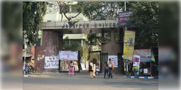 Read more about - JU Case | ১০ দিন পর অবশেষে জামিন পেলো যাদবপুর বিশ্ববিদ্যালয়ে অগ্নিকান্ডে অভিযুক্ত প্রাক্তন ছাত্র