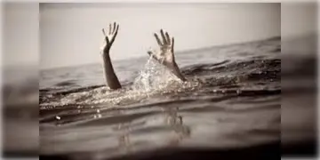 Read more about - Madhyamgram Boy Death । বল তুলতে খালে নেমেছিলেন, ১৬ ঘন্টা পরে উদ্ধার হলো মধ্যমগ্রামের তরুনের মৃতদেহ