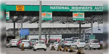 Read more about - Toll Tax | মাত্র তিরিশ হাজারেই কেল্লাফতে, একবার দিলে আর ১৫ বছর দিতে হবেনা  টোল ট্যাক্স! নয়া পলিসি জারির পথে কেন্দ্র