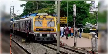Read more about - Local Train | রেল যাত্রীদের জন্য সুখবর! শিয়ালদহ-বনগাঁ শাখায় বাড়বে লোকাল ট্রেনের গতি