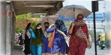 Read more about - West Bengal Weather | ৪০ ছুঁইছুঁই জেলার তাপমাত্রা! দিনে ৫ ঘন্টা বাইরে বেরনোর ক্ষেত্রে সতর্কতা জারি করলো আবহাওয়া দফতর!
