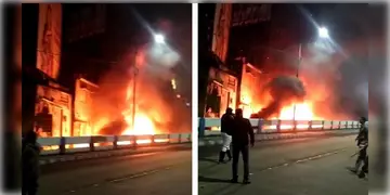 Read more about - New Alipore Fire | ফের শহরে বিধ্বংসী অগ্নিকান্ড! ভয়াবহ আগুন নিউ আলিপুর এলাকার ঝুপড়িতে! ঘটনাস্থলে দমকলের ১০টি ইঞ্জিন