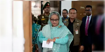 Read more about - Sheikh Hasina | হাসিনার বিরুদ্ধে দায়ের করা মামলার তদন্ত শেষ করতে হবে আগামী এক মাসের মধ্যে! সাফ জানিয়ে দিলো আদালত
