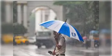 Read more about - Weather Update | ছিটেফোঁটা বৃষ্টির আশঙ্কা মহানগরীতে, একনজরে কলকাতার আজকের আবহাওয়া আপডেট