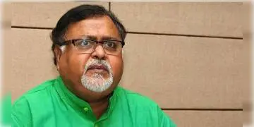 Read more about - একুশের মাধ্যমিক-উচ্চমাধ্যমিকের সিলেবাসে অনেকটা কাঁটছাট, ঘোষণা করলো শিক্ষামন্ত্রী।