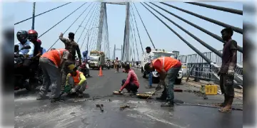 Read more about - Vidyasagar Setu | বন্ধ হতে চলেছে দ্বিতীয় হুগলি সেতু! স্বাস্থ্য খারাপ একাধিক কেবলের! বিকল্প ব্যবস্থা নিয়ে চিন্তা!