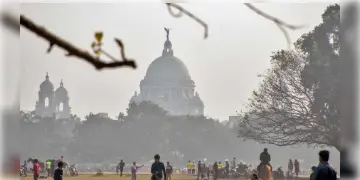 Read more about - Weather Update । শীতে কাঁপছে শহর কলকাতা , ১১ ডিগ্রিতে নামলো তাপমাত্রার পারদ