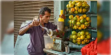 Read more about - Heat Wave | গরমে স্বস্তি পেতে রাস্তায় যেখান সেখান থেকে খাচ্ছেন জল, কাটা ফল, শরবত? তাপপ্রবাহে কেবল হিট স্ট্রোকই নয় হতে পারে হিট ক্র্যাম্প, হিট এক্সহসনও!