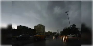 Read more about - Weather | দক্ষিণবঙ্গে বাড়বে বৃষ্টি! উত্তরবঙ্গে বন্যা পরিস্থিতি সামলাতে নবান্ন থেকে যাচ্ছে স্পেশাল টিম!