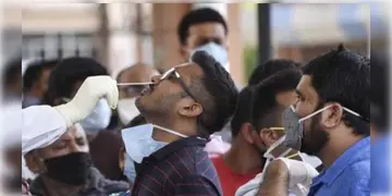 Read more about - Covid 19 | বাংলায় একদিনে করোনা আক্রান্ত ৮২! ছয় দিনের ব্যবধানে সংক্রমণ বেড়েছে ২০ গুণ!