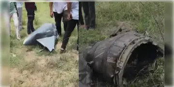 Read more about - Jaguar Fighter Jet | রাজস্থানে ভেঙে পড়লো বায়ুসেনার ফাইটার জেট! পাইলট-সহ মৃত ২!