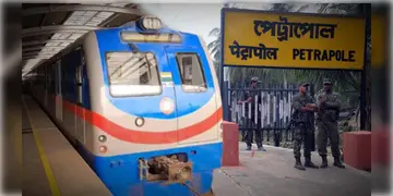 Read more about - Kolkata to Bangladesh | এবার কলকাতা থেকে মেট্রো চলবে বাংলাদেশ সীমান্ত পর্যন্ত? ইঙ্গিত দিলেন কেন্দ্রীয় প্রতি মন্ত্রী