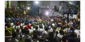 Read more about - SSC | আন্দোলনে বসে চাকরিহারারা, এরই মাঝে ‘যোগ্যদের’ তালিকা দিয়ে DIদের চিঠি পাঠাল স্কুল শিক্ষা দফতর!