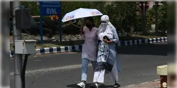 Read more about - Weather Update | আজ শহরে বৃষ্টির আশঙ্কা, একনজরে দেখে নিন কলকাতার আজকের আবহাওয়া আপডেট