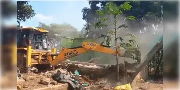 Read more about - Assam | প্রায় ২০০০ পরিবারকে উচ্ছেদ করতে চলেছে অসম সরকার! তাদের মধ্যে রয়েছেন পশ্চিমবঙ্গ এবং বিহারের পরিযায়ীরাও!