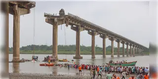 Read more about - Vadodara Bridge Collapsed | ৪৮ ঘন্টা পরও নিখোঁজ একাধিক, বাড়ছে মৃতের সংখ্যা, গুজরাট সেতু দুর্ঘটনায় ৪ ইঞ্জিনিয়ারকে সাসপেন্ড রাজ্যের