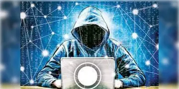 Read more about - Digital Arrest | হোয়াটসঅ্যাপে ভিডিও কলে সাড়া দেওয়াতেই কাল! প্রায় ২ লক্ষ টাকা খোয়ালেন বৃদ্ধ