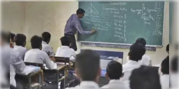 Read more about - SSC | কারা দেখবেন মাধ্যমিক-উচ্চমাধ্যমিক পরীক্ষার খাতা? কারাই বা নেবেন ক্লাস? ২৬ হাজারের চাকরি বাতিলে আশঙ্কার মেঘ শিক্ষা মহলে!