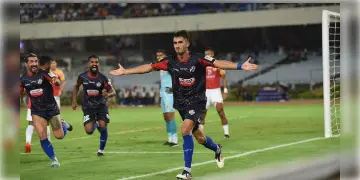Read more about - Durand Cup | ডার্বি জয়ের পরেই হোঁচট, ২-১ গোলে ছিটকে গেলো ইস্টবেঙ্গল! প্রথমবার ডুরান্ড খেলতে নেমেই ফাইনালে ডায়মন্ড হারবার!