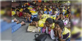 Read more about - Mock Drill | আগামীকাল একাধিক রাজ্যে ফের মক ড্রিল! জনগণকে সতর্ক থাকার নির্দেশ! সীমান্তে এখনও কমেনি বিপদ!