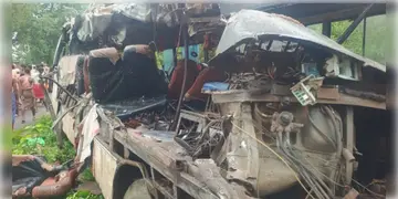 Read more about - Deoghar Accident | নিয়ন্ত্রণ হারালো বাস, শিবের মাথায় জল ঢালতে গিয়ে দুর্ঘটনায় মৃত্যু ৮ পুণ্যার্থীর! আহত ২০-২৫ জন!