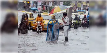 Read more about - Weather Update | উত্তাল সমুদ্র, বজ্রবিদ্যুৎ-সহ বৃষ্টির আশঙ্কা কলকাতায়, একনজরে মহানগরীর আজকের আবহাওয়া