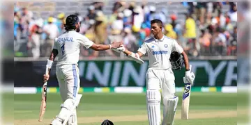 Read more about - Ind vs Aus । পারথে যশস্বী ম্যাজিক, যোগ্য সঙ্গত কে এল রাহুলের, ১৭২ রানের পার্টনারশিপে অপরাজিত ভারত