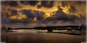 Read more about - West Bengal Weather | বিদায় নিচ্ছে শীত! এক রাতেই শহরের তাপমাত্রা বাড়লো ৩ ডিগ্রি! কুয়াশা-গরমের মধ্যেই আবার বৃষ্টির পূর্বাভাস!