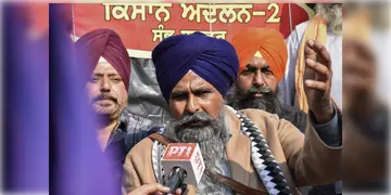 Read more about - Farmers Protest | কৃষক আন্দোলনের জের, বৈঠক শেষে উত্তপ্ত শম্ভু-খানৌরি সীমান্ত,আটক ৭০০ কৃষক