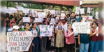 Read more about - NEET-UG । ২০২৪ সালের NEET-UG পরীক্ষা নিয়ে কেন্দ্র সরকার এবং NTA-র জবাব তলব সুপ্রিম কোর্টের!