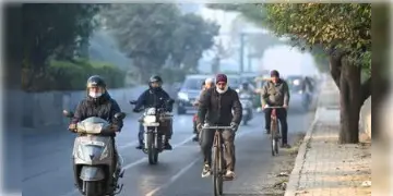 Read more about - ঘূর্ণিঝড়ের ‘প্রভাব’ পড়লো বঙ্গেও, কলকাতায় শীঘ্রই আবহাওয়ার পরিবর্তন ঘটবে