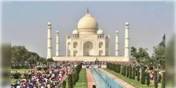 Read more about - তাজমহল-এ বোমাতঙ্ক, পুলিশ কুকুর দিয়ে চলছে তল্লাশি, ফাঁকা করে দেওয়া হয়েছে গোটা এলাকা