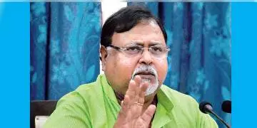 Read more about - আইকোর কাণ্ডে শিল্প দফতরের অফিসে হাজির সিবিআই, মন্ত্রী পার্থ চ্যাটার্জীকে জিজ্ঞাসাবাদ