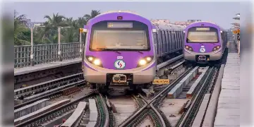 Read more about - Kolkata Metro | ফের মেট্রো বিভ্রাট, ৪০ মিনিট ট্রেন এলোনা শহীদ ক্ষুদিরাম টু দক্ষিণেশ্বরের স্টেশনে, ভোগান্তি নিত্যযাত্রীদের