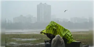 Read more about - WB Weather | এপ্রিলের শুরুতেই স্বস্তির খবর! আগামী সাতদিন একাধিক জেলায় ঝড়-বৃষ্টির পূর্বাভাস!