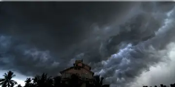 Read more about - West Bengal Weather | স্বস্তির আভাস বঙ্গে! ৫০ থেকে ৬০ কিমি বেগের হাওয়ার সঙ্গে বৃষ্টি দক্ষিণবঙ্গে!