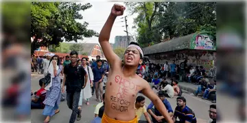 Read more about - Bangladesh Anti Quota Protest । দেশজুড়ে আন্দোলন আরও তীব্র করার হুশিয়ারি! কোটাব্যবস্থা সংস্কার দাবির আন্দোলন ক্রমশ বাড়াচ্ছে উদ্বেগ!