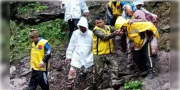 Read more about - Uttarakhand Flash Flood | হঠাৎ হড়পা বান, উত্তরকাশীতে ভেসে গেল সেনা ছাউনি, নিখোঁজ ৯ জওয়ান