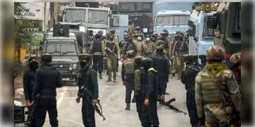 Read more about - শ্রীনগরের কাছেই রুটিনমাফিক এলাকা পরিদর্শনে গিয়ে জঙ্গি হামলায় গুলিবিদ্ধ হয়ে নিহত ২ সেনা জওয়ান !