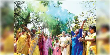 Read more about - Holi 2024 | নতুনভাবে রাঙিয়ে তুলুন মনকে! এবার দোলে ঘোরার সঙ্গে হবে রং খেলাও! ঘুরে আসতে পারেন এই জায়গায়!