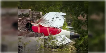 Read more about - Aviation Rule | বিমানবন্দরের আশেপাশে উচু বিল্ডিং ভেঙে ফেলার নির্দেশ! খসড়া বিল আনলো অসামরিক উড়ান পরিবহন মন্ত্রক!